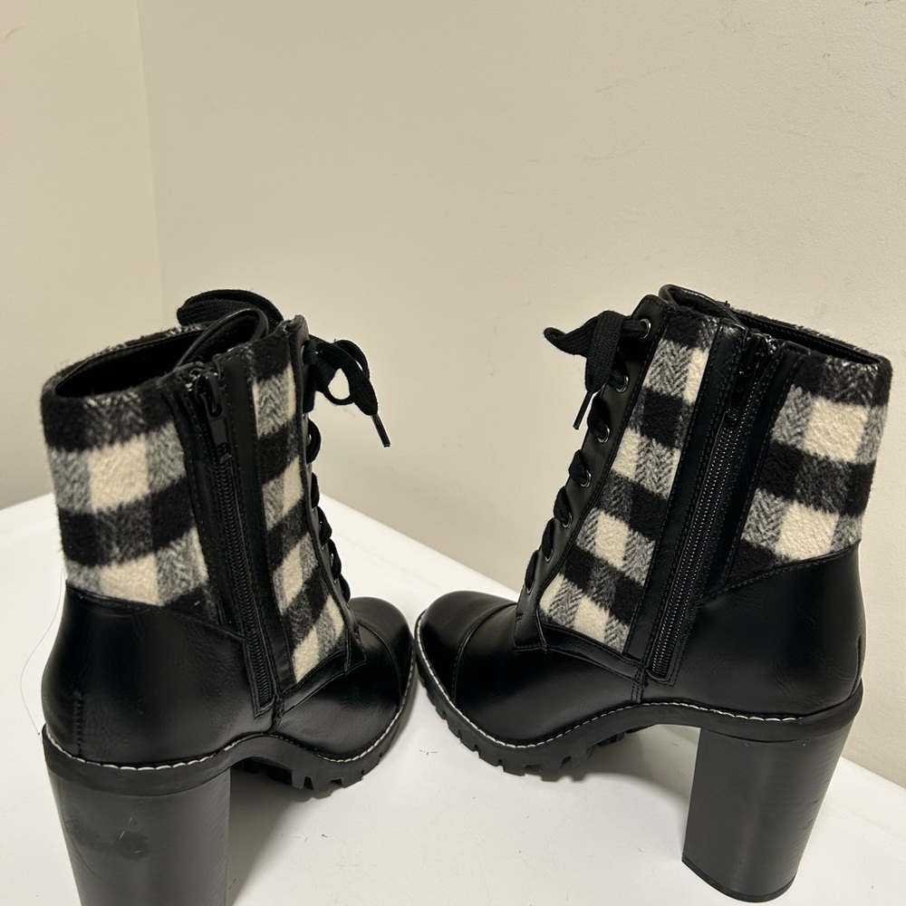 BCBGeneration Pilas Plaid Lace Up Boots Black Cream Size 8 - Picture 8 of 13